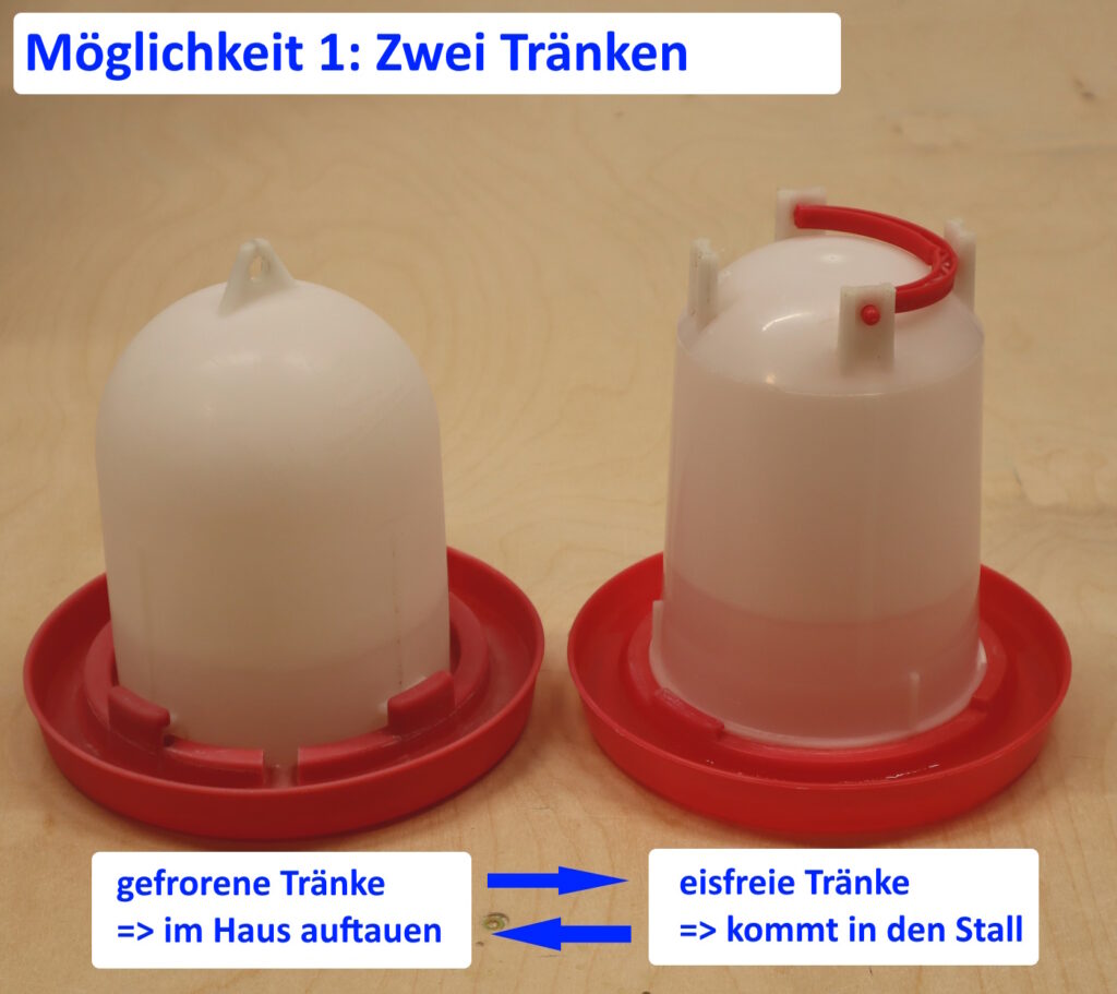 Zwei Wachteltränken, eine gefroren und eine eisfrei.